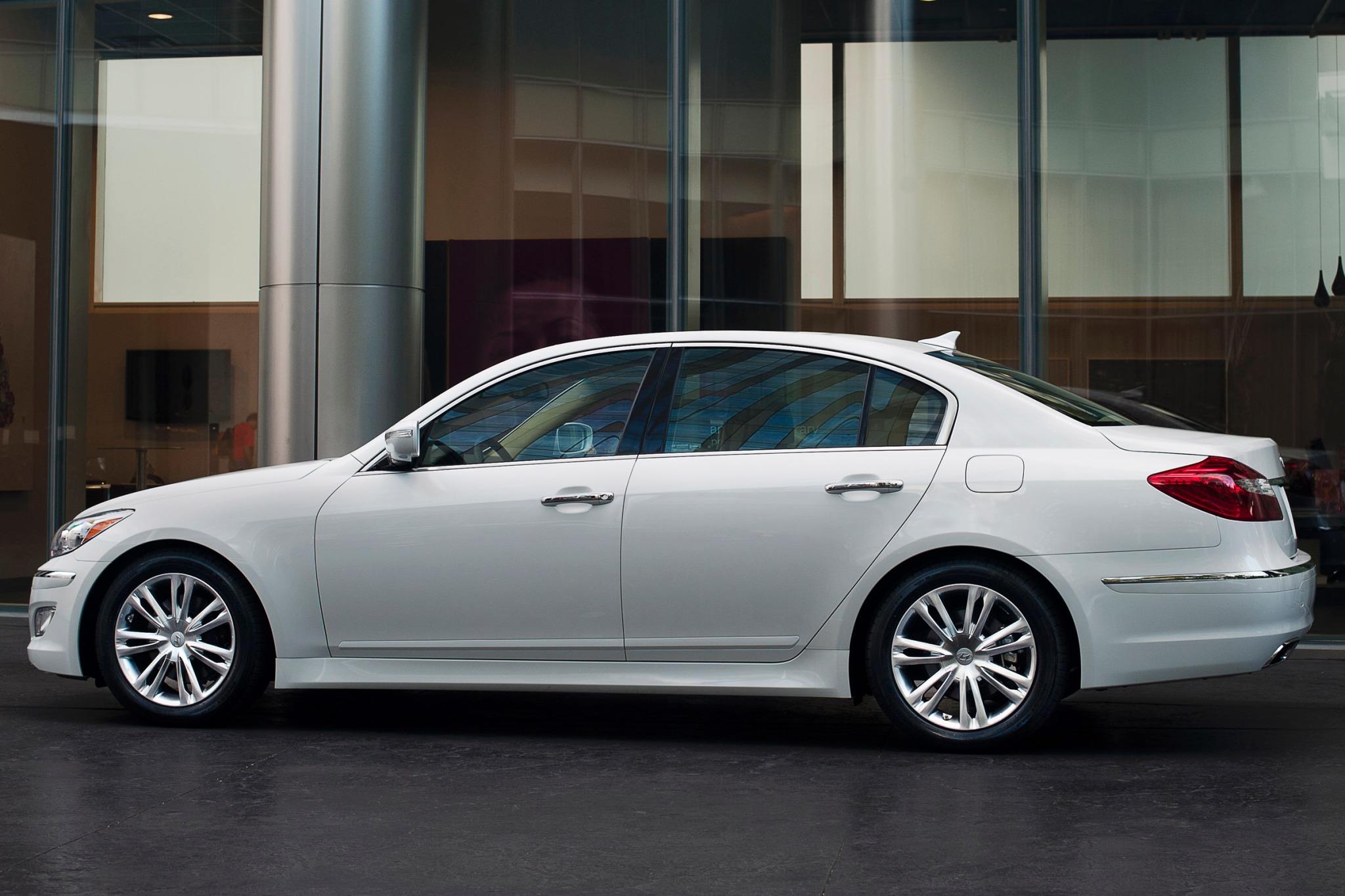 Hyundai genesis 2013