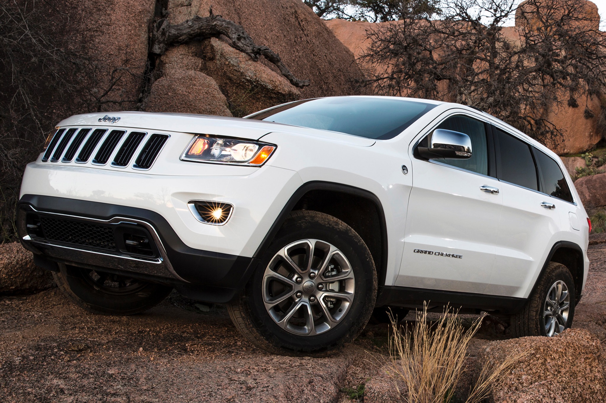 ... 2017 Jeep Grand Cherokee Laredo 2WD exterior ...