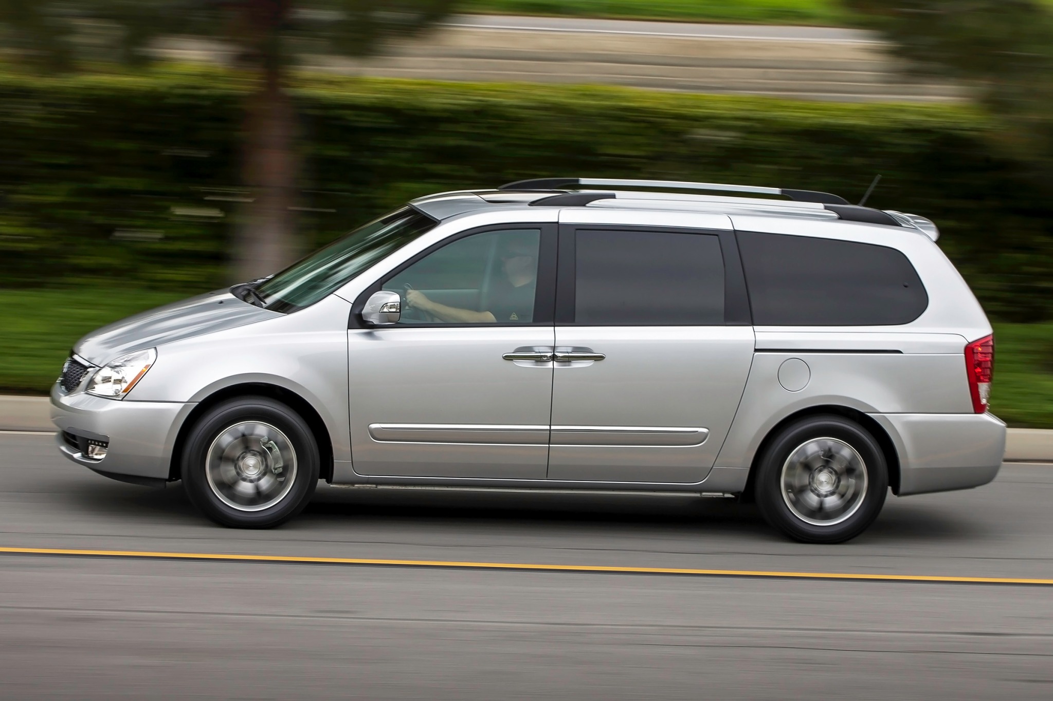 Минивэн kia sedona