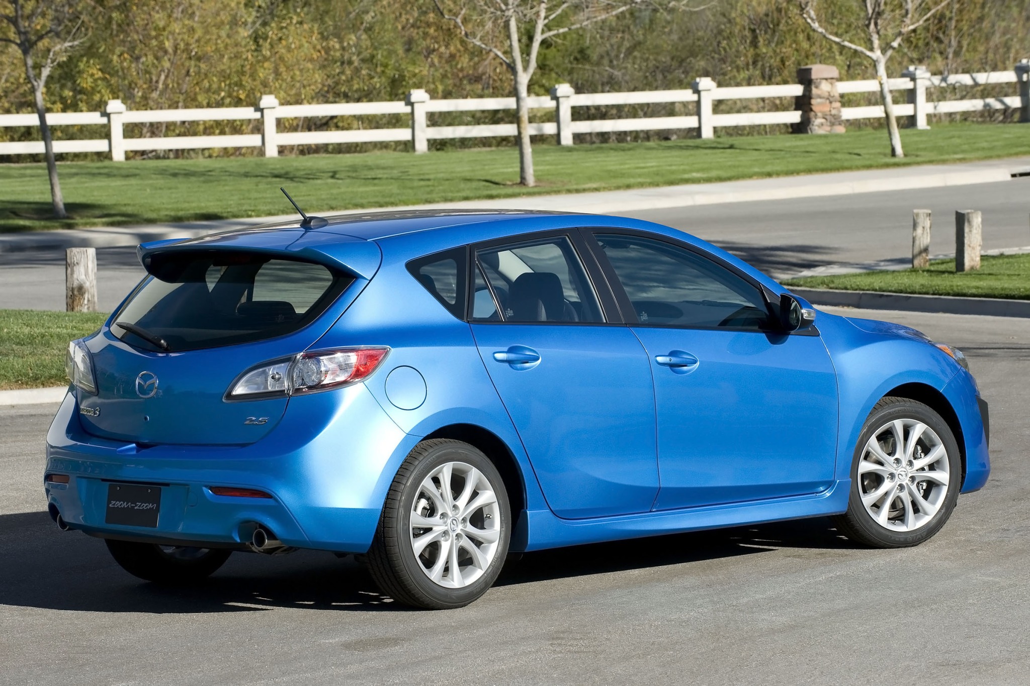 2011 Mazda MAZDA3 VINs, Configurations, MSRP & Specs AutoDetective