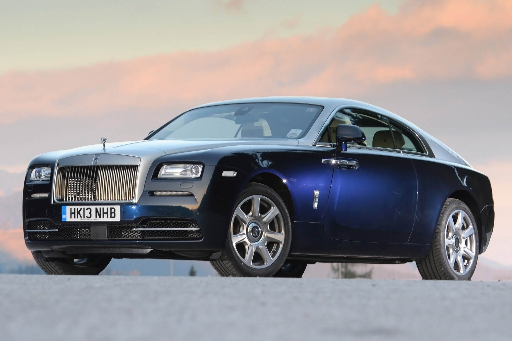 rolls royce wraith tank size