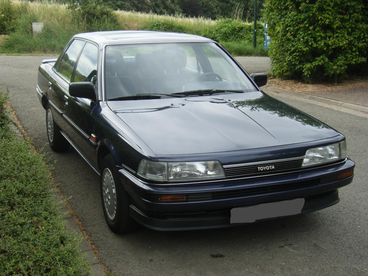 Toyota Camry 1990: Spesifikasi, Keunggulan, dan Legenda Sebuah Sedan