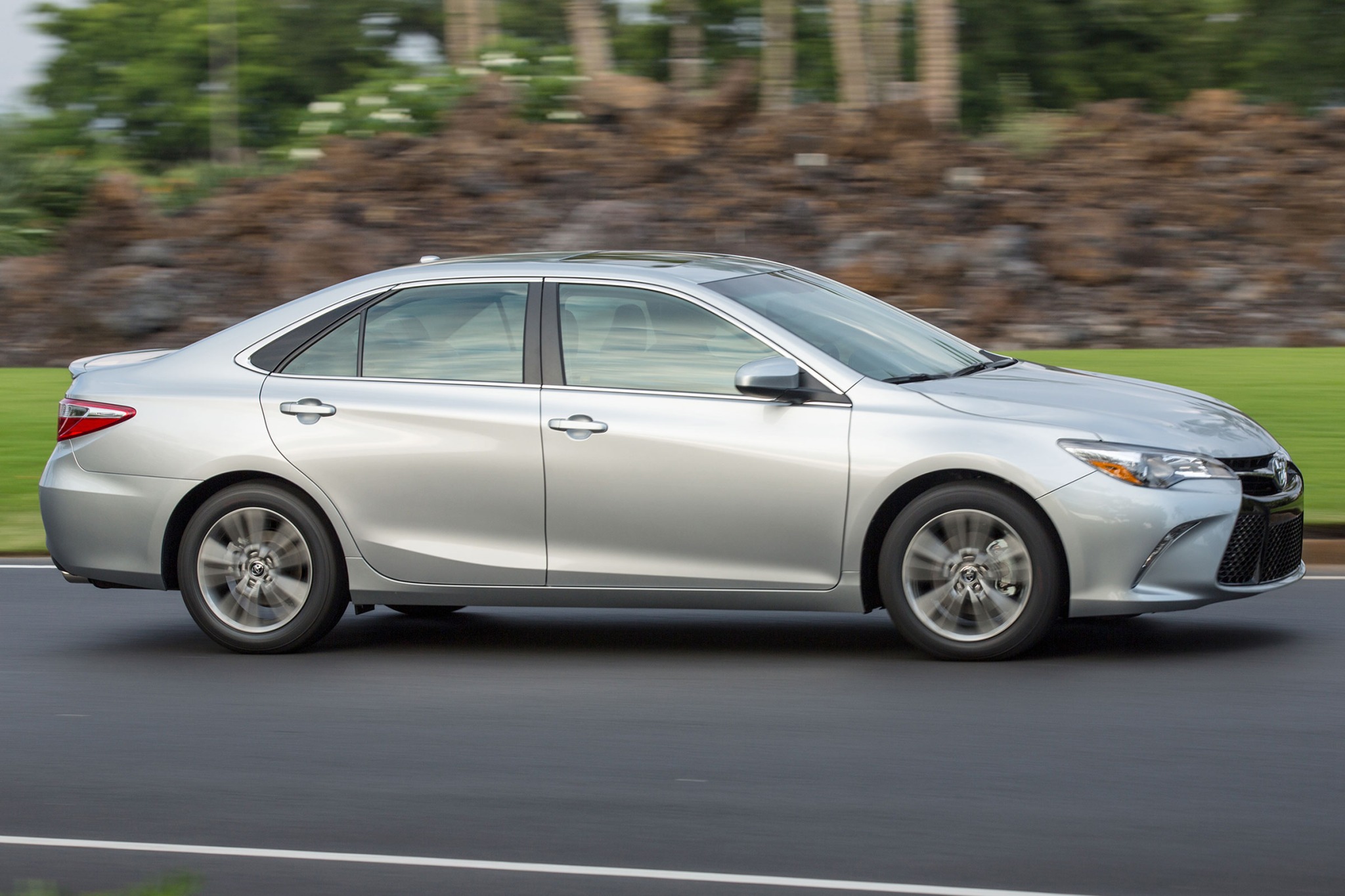 2016 Toyota Camry LE VIN Check, Specs & Recalls - AutoDetective