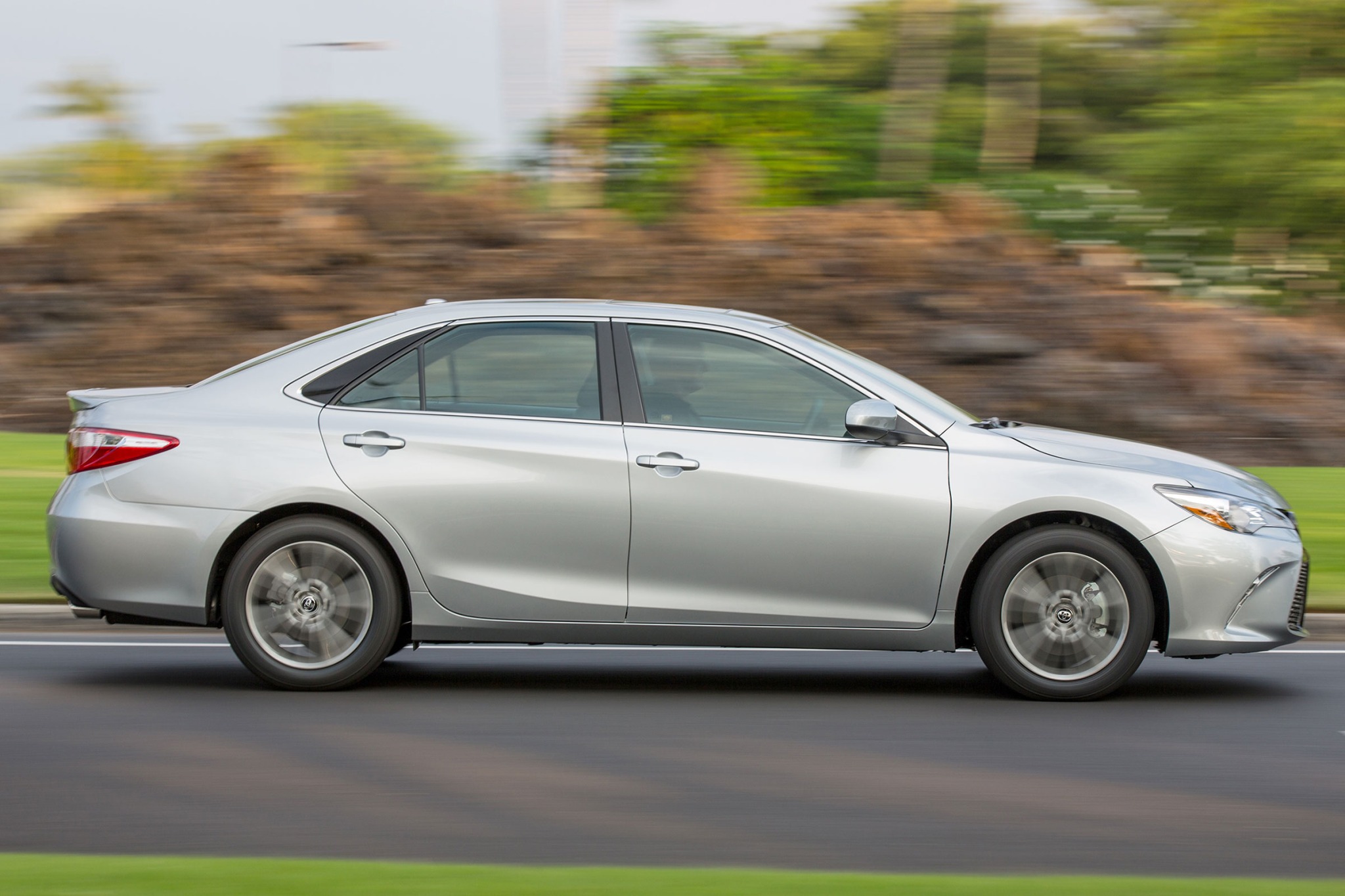 2016 Toyota Camry LE VIN Check, Specs & Recalls - AutoDetective