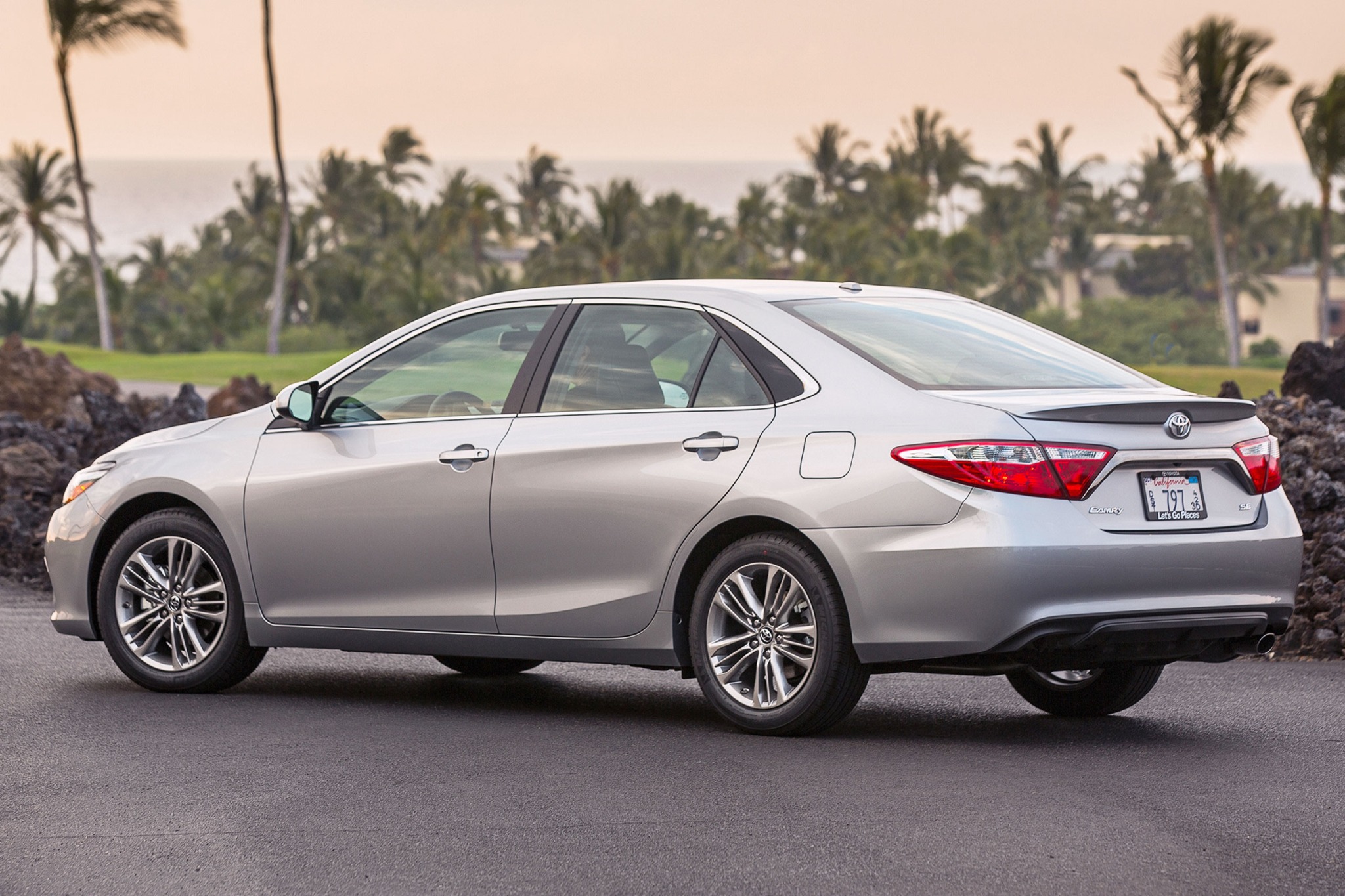 2016 Toyota Camry LE VIN Check, Specs & Recalls - AutoDetective