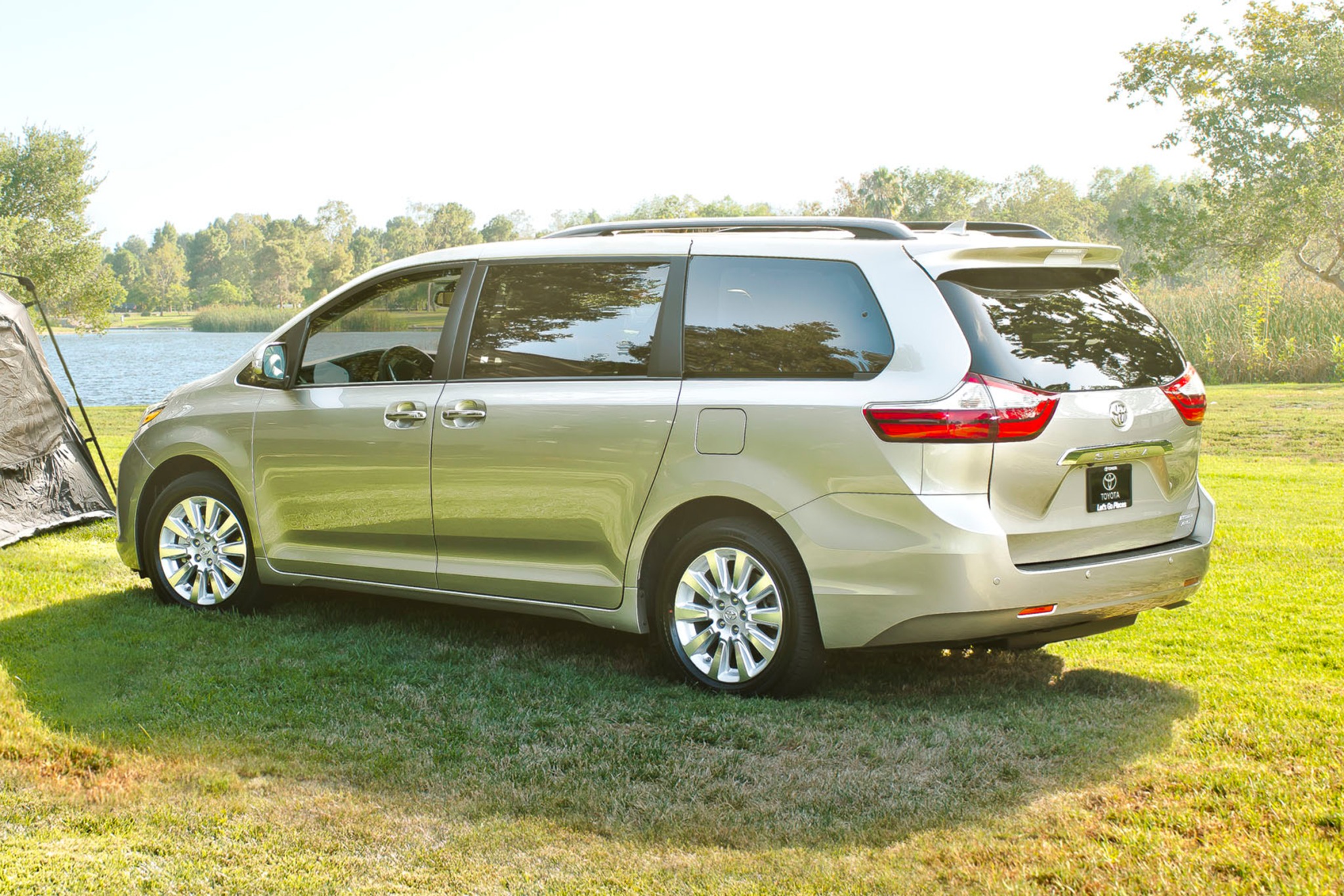 Toyota Sienna 2017: Minivan yang Menggabungkan Kenyamanan, Ruang, dan Keandalan