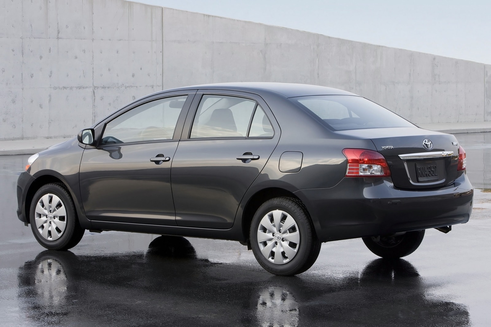Toyota yaris 2012