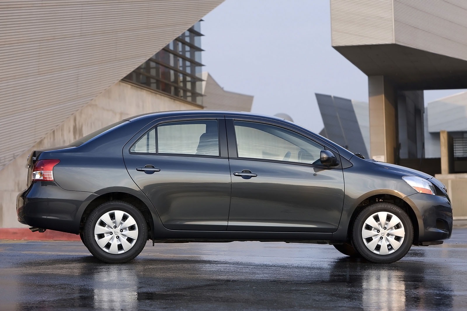 Toyota yaris 2012
