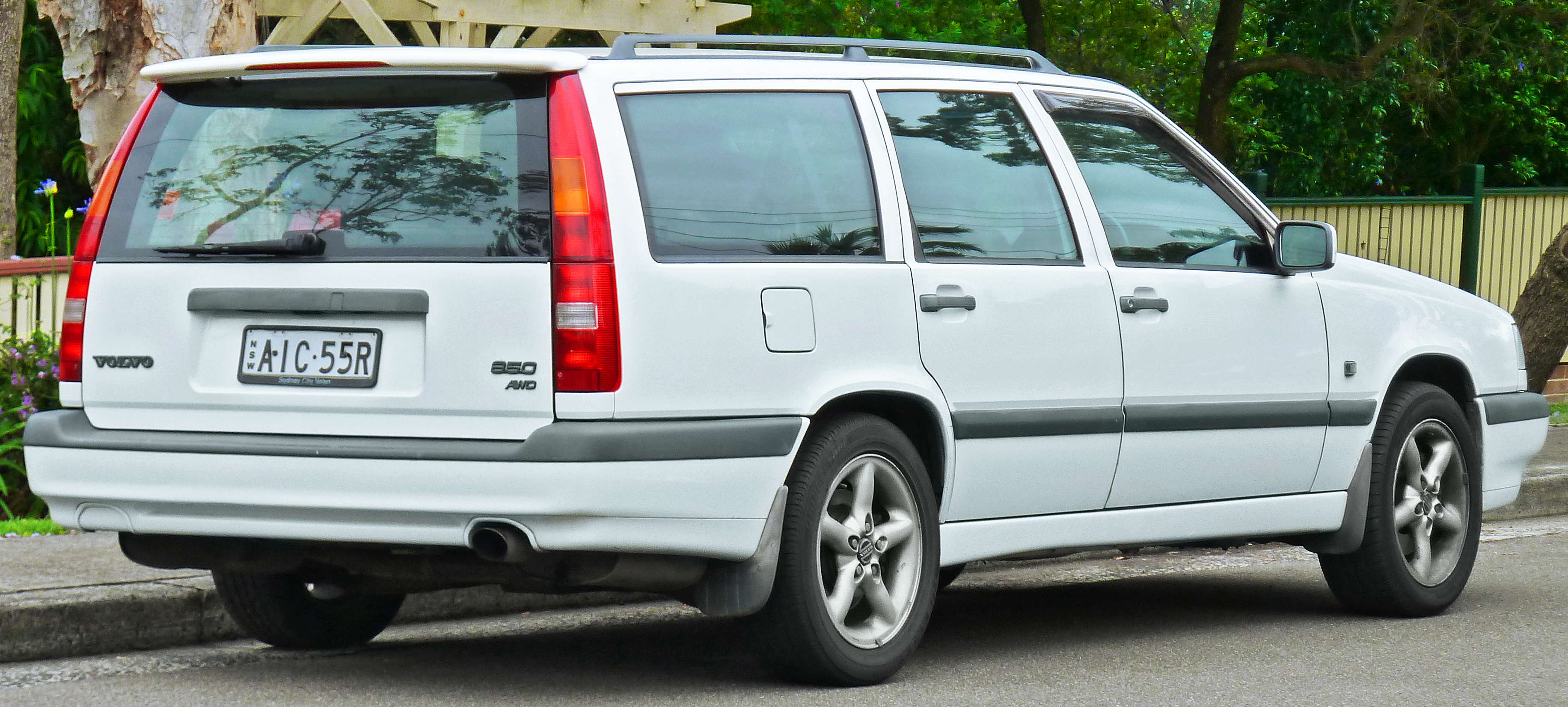 1996 Volvo 850 VINs, Configurations, MSRP & Specs AutoDetective
